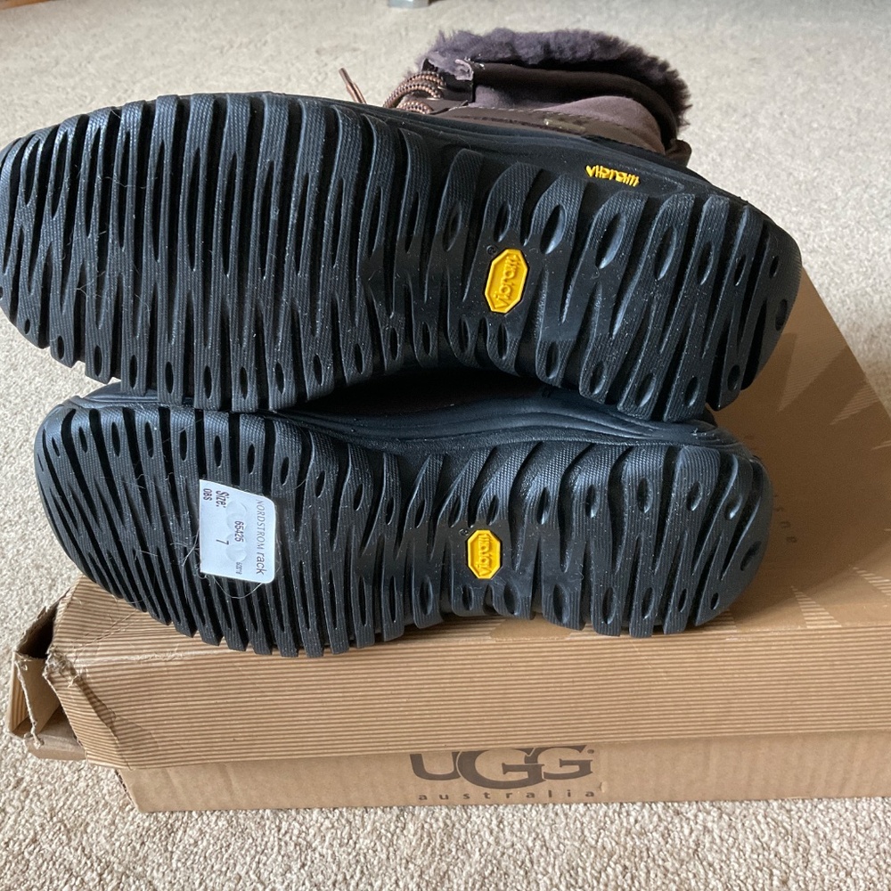 Uggs Adirondack waterproof new with tag boots - Picture 6 of 10